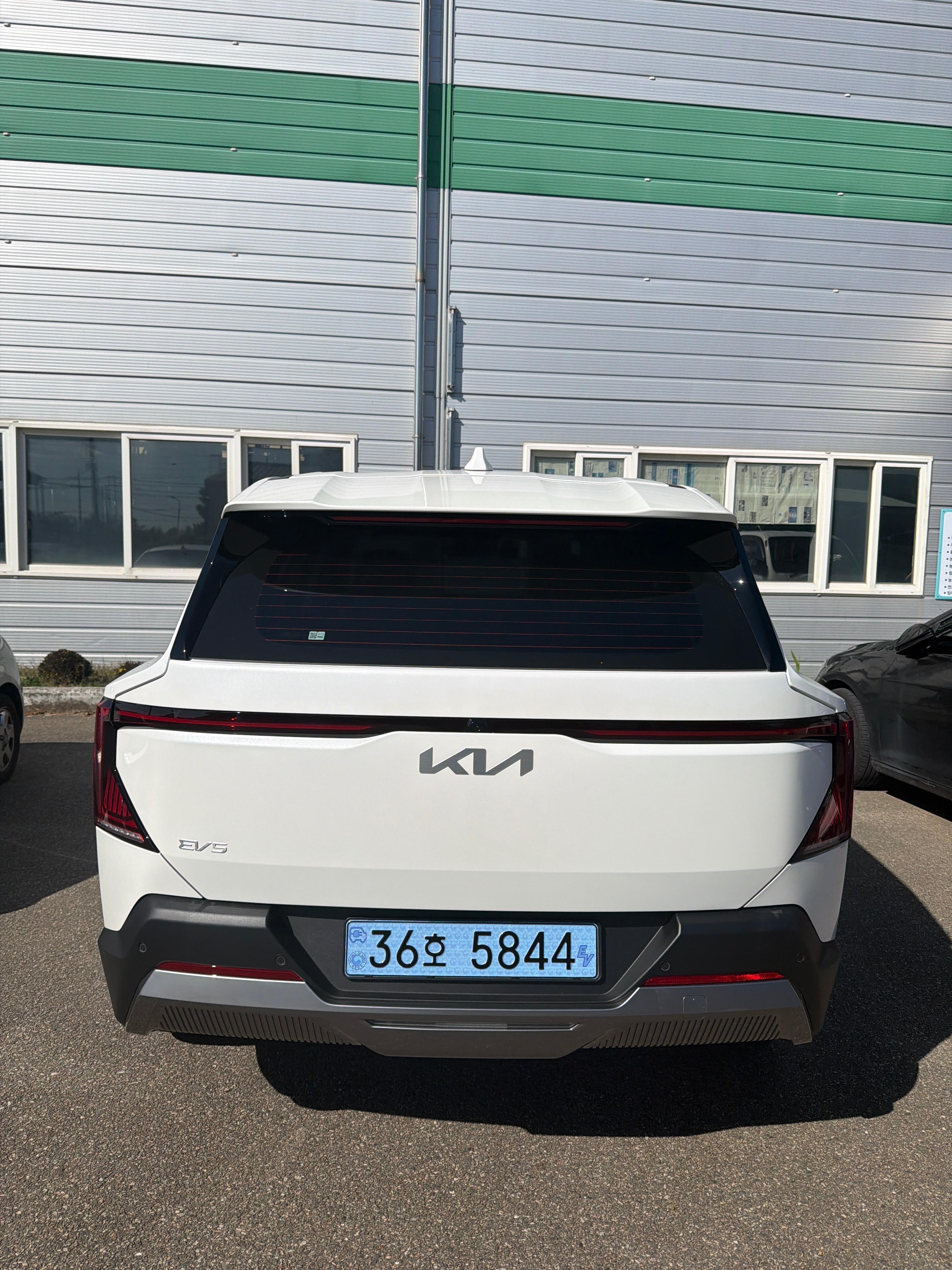 기아 EV5 출고후기 후면 사진