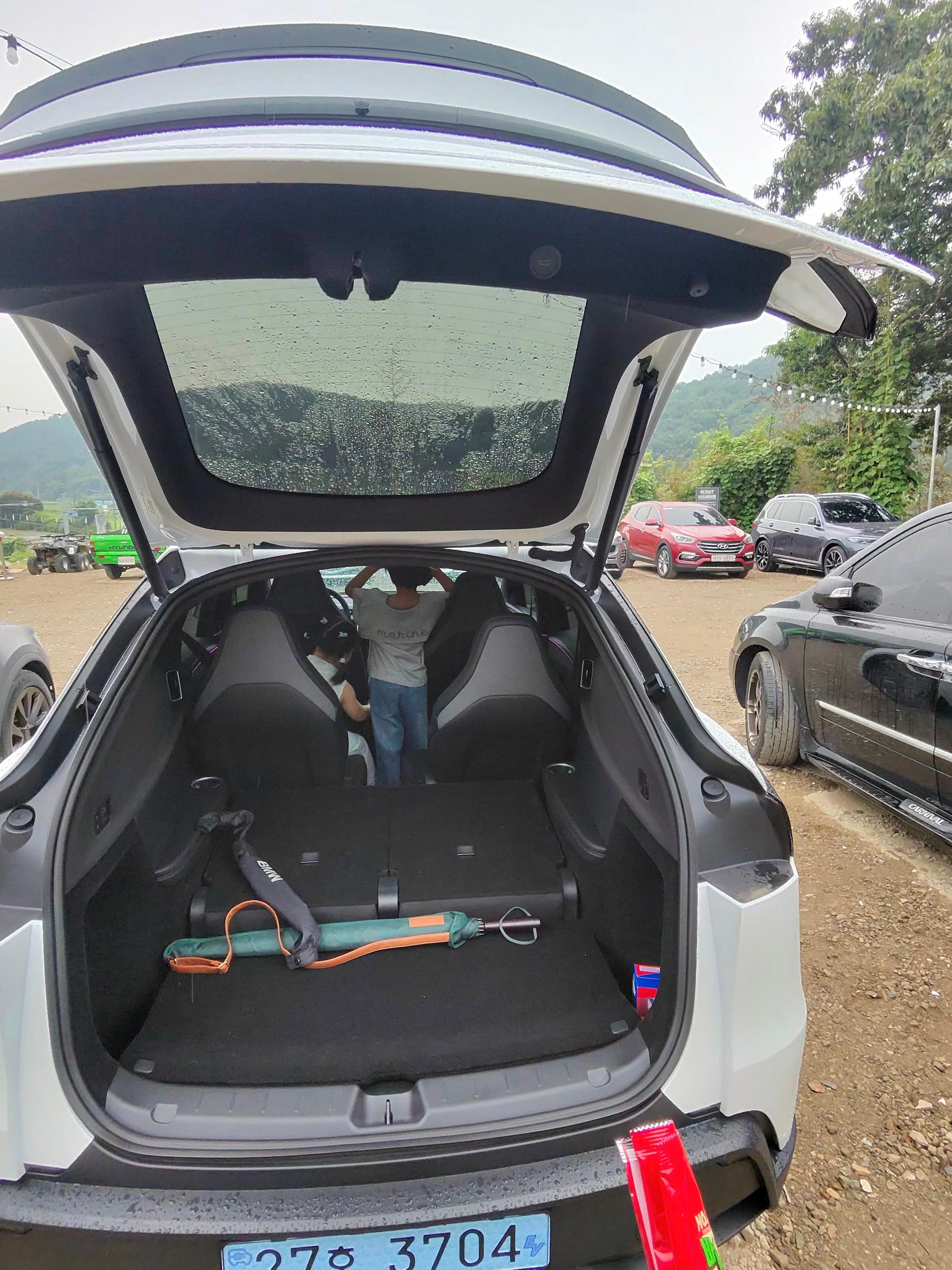테슬라 Model Y 출고후기 후면 사진