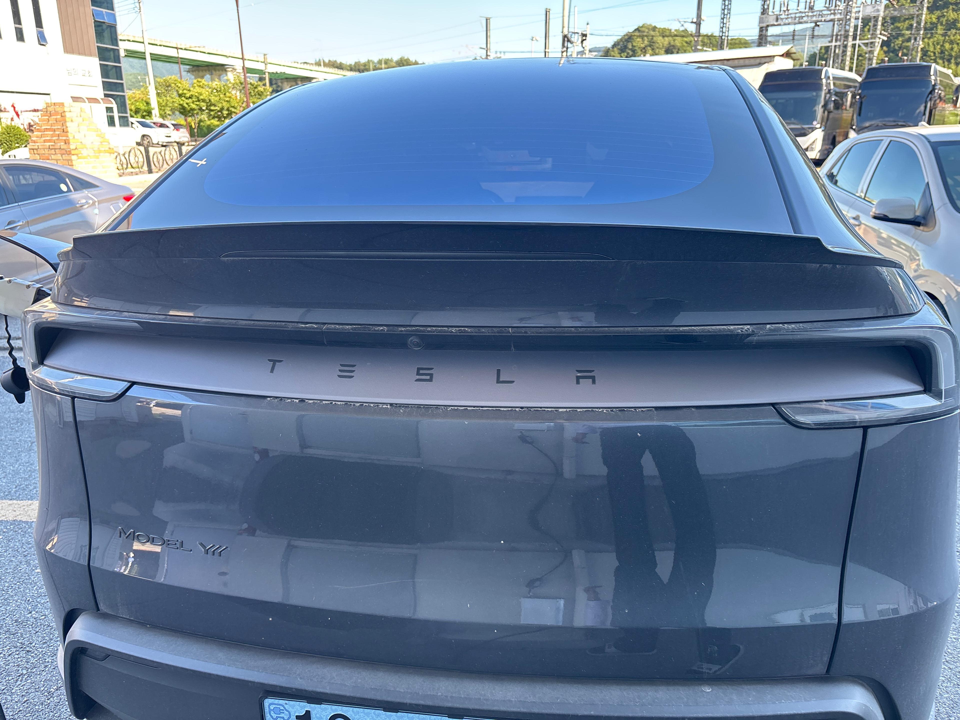 테슬라 모델 Y 출고후기 후면 사진