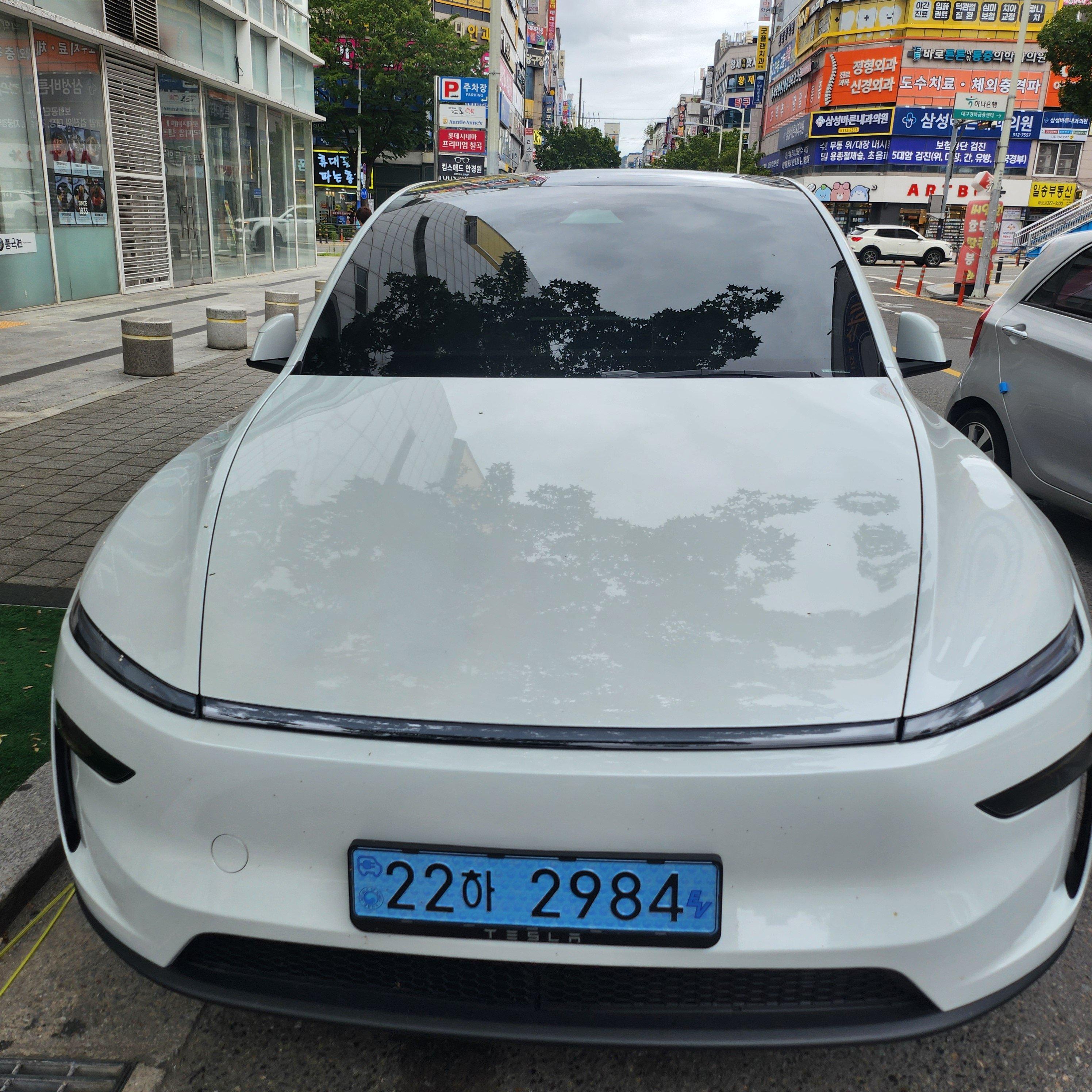 테슬라 모델 Y 출고후기 전면 사진