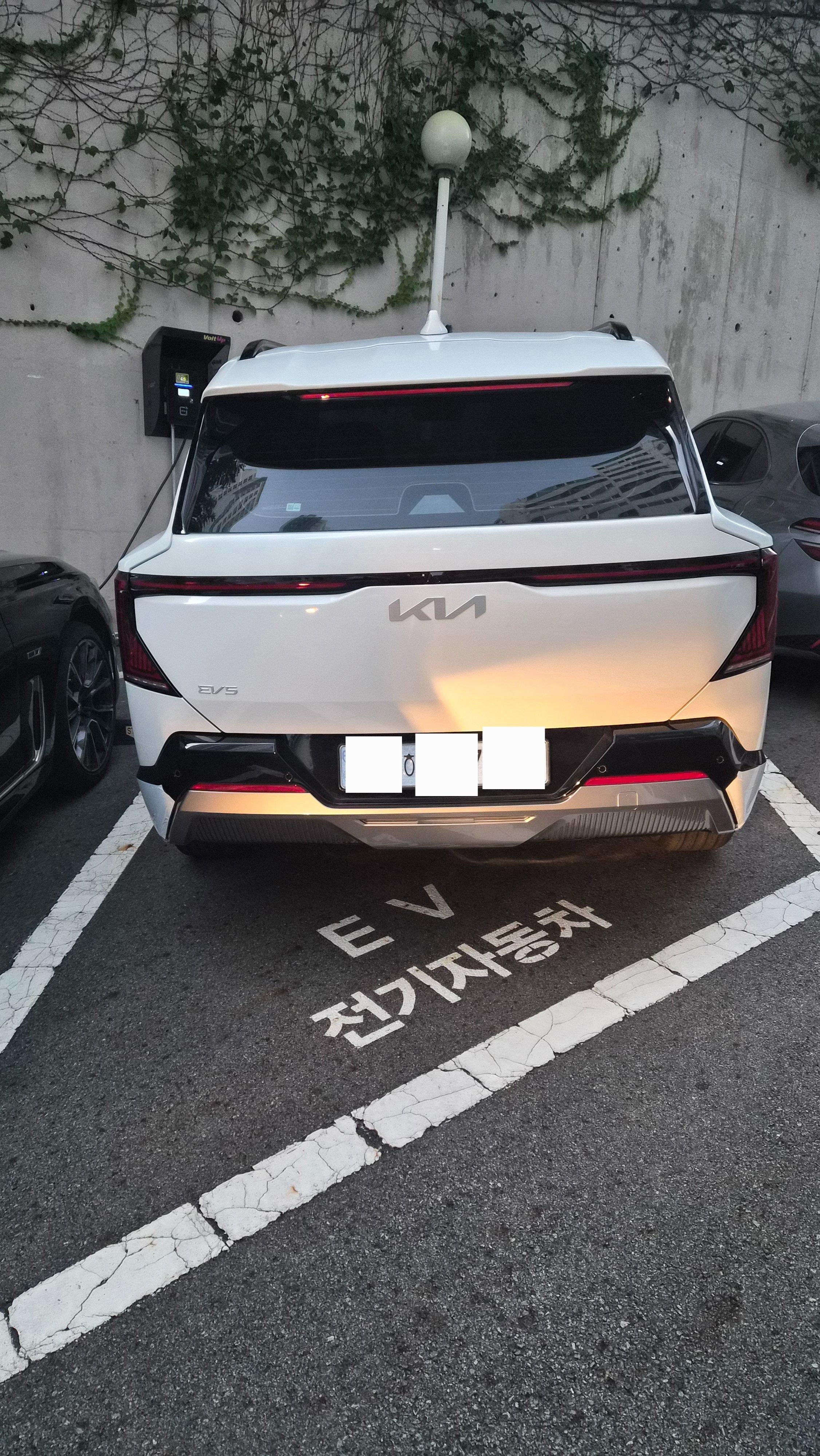 기아 EV5 출고후기 후면 사진