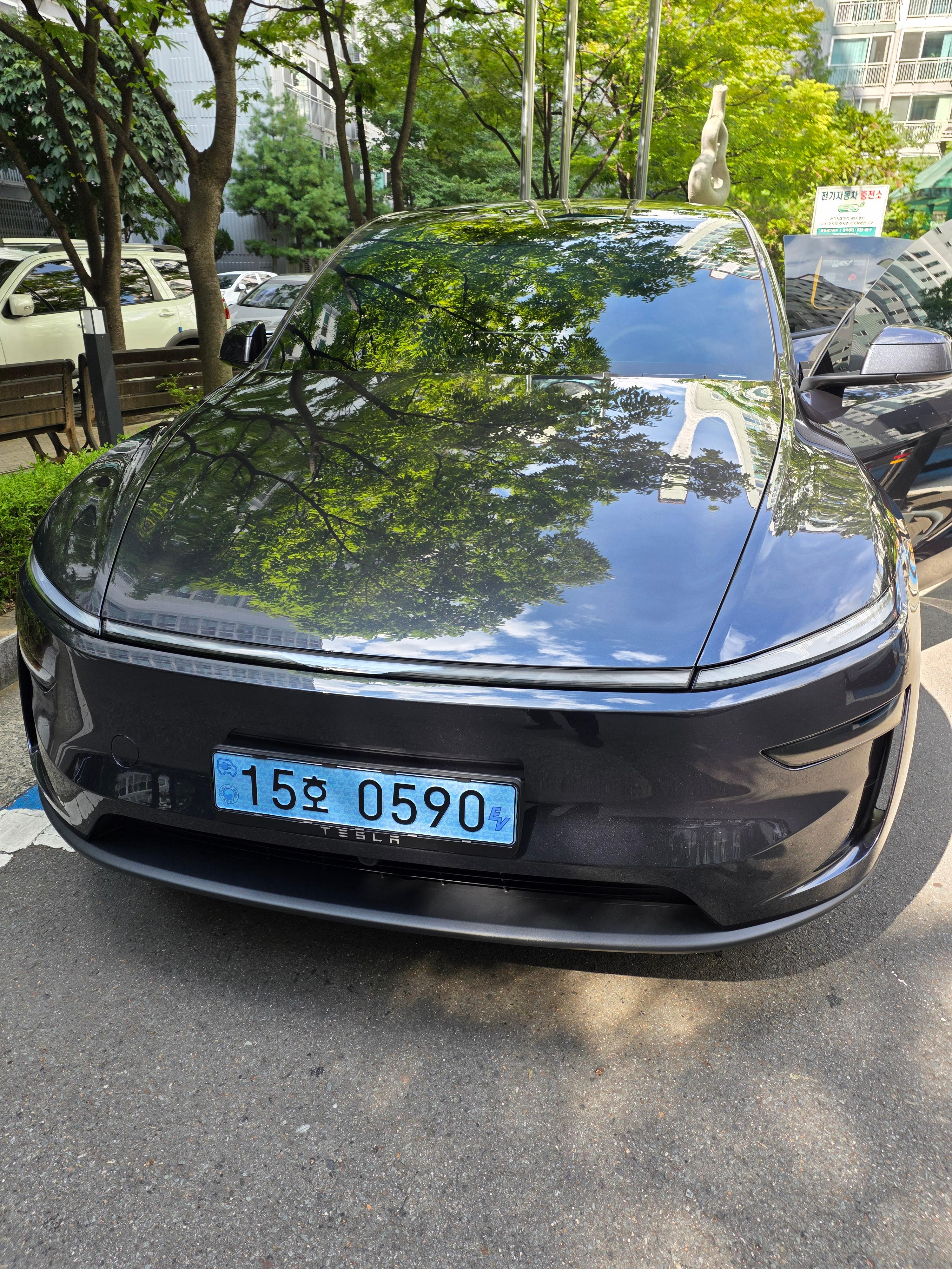 테슬라 Model Y 출고후기 전면 사진